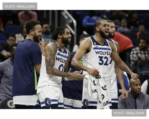 爱德华兹21分6助攻统筹全局 森林狼团队篮球展现威力